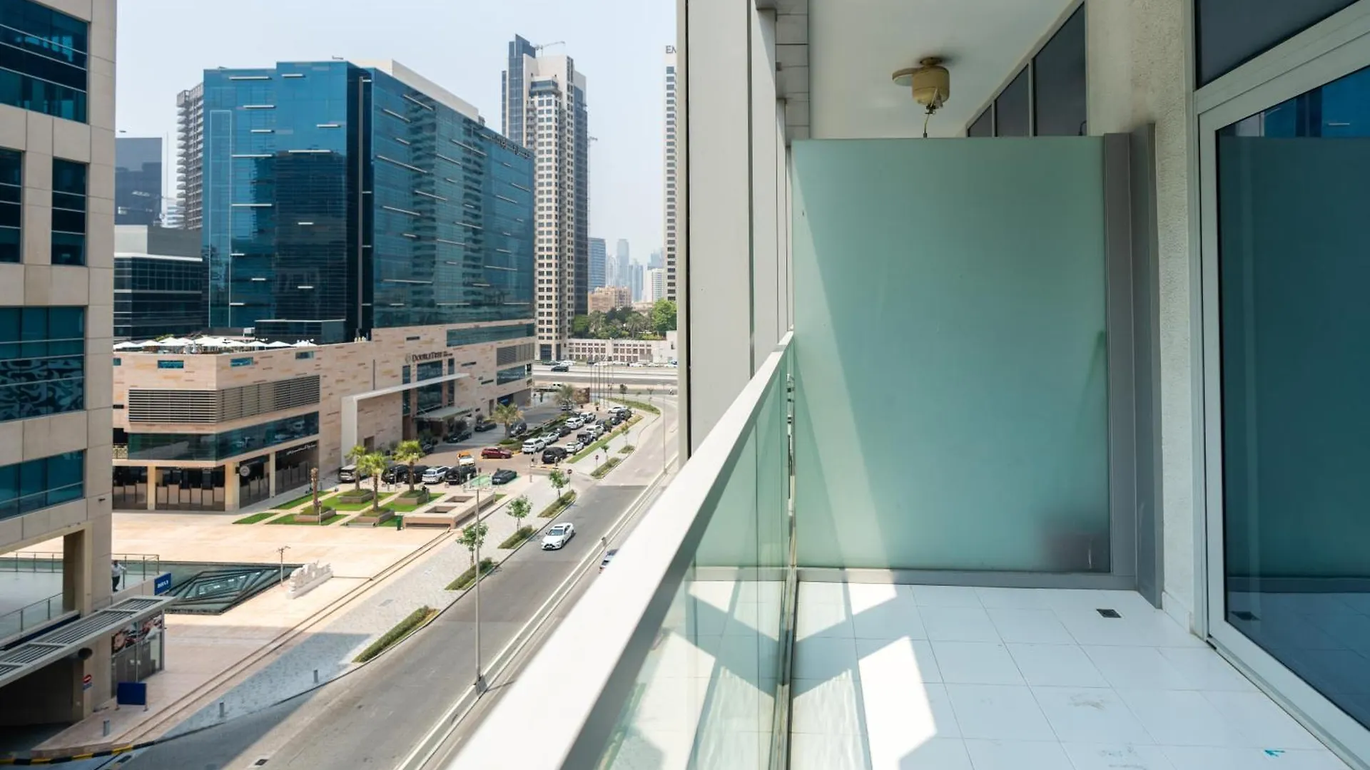 Simply Comfort In Damac Majestine Dubai Apartment