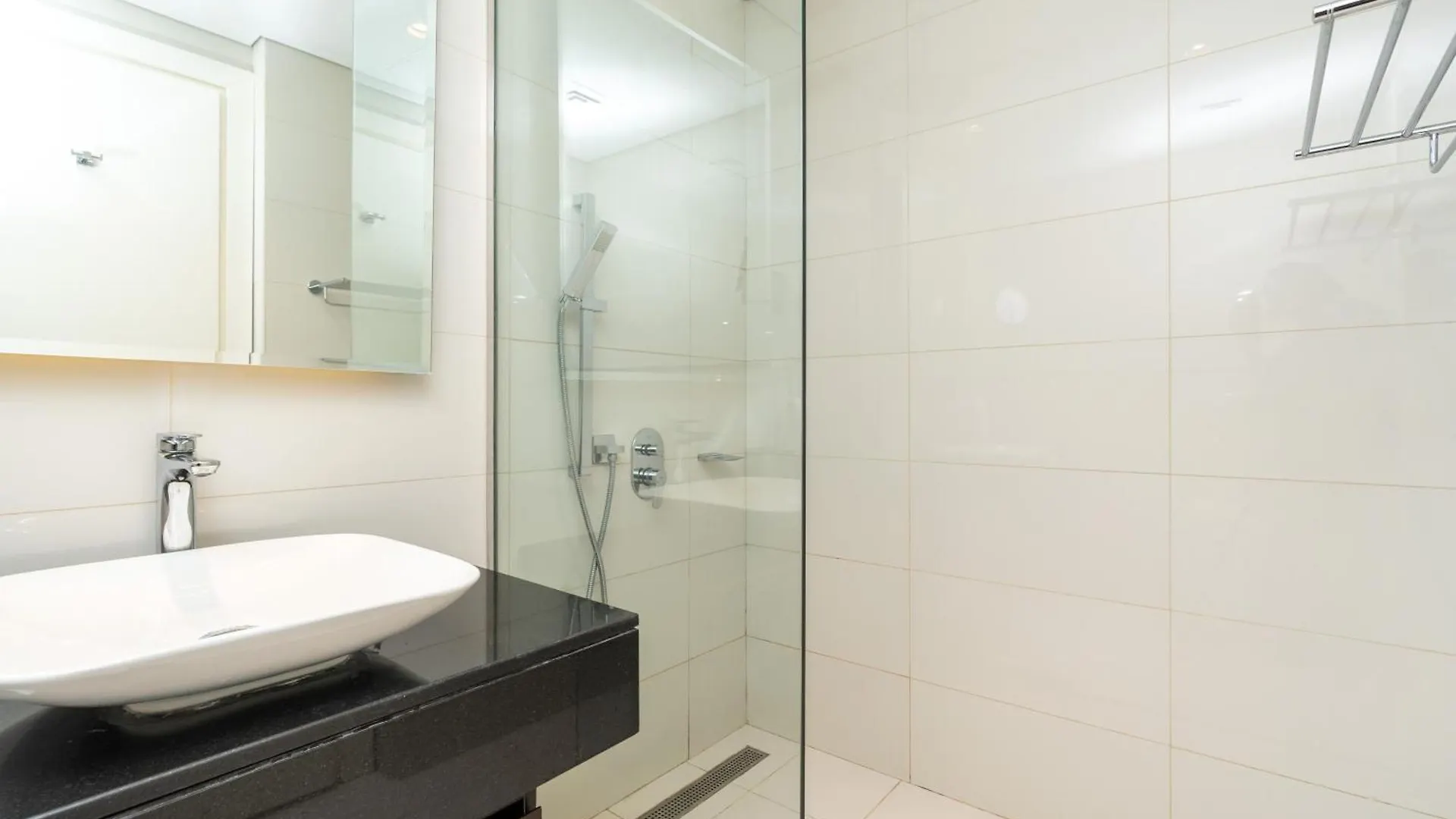 Apartment Simply Comfort In Damac Majestine Dubai United Arab Emirates